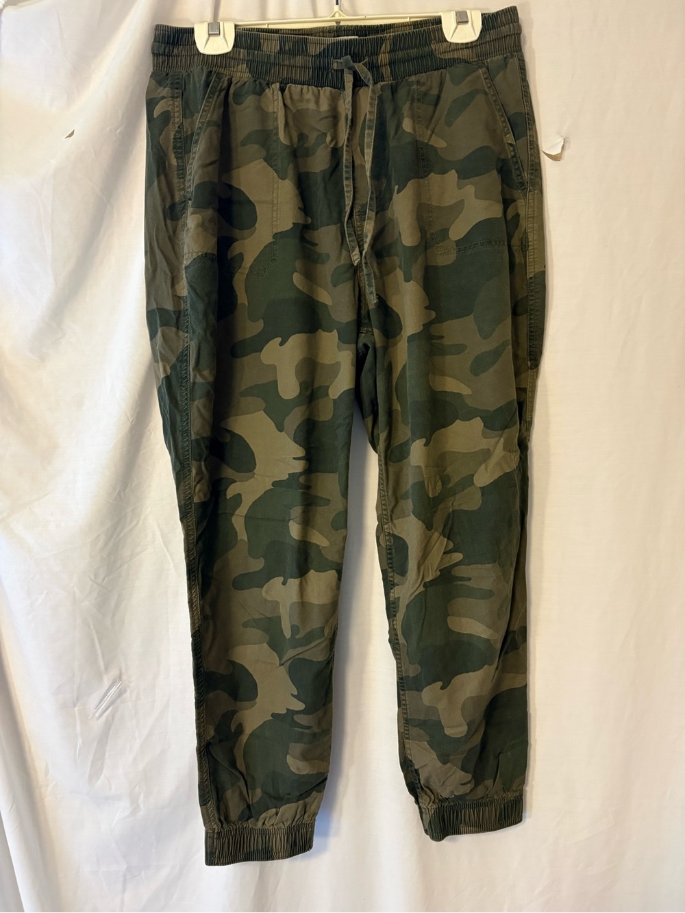 Hollister Women’s Olive Green Camo Drawstring High-Rise Joggers